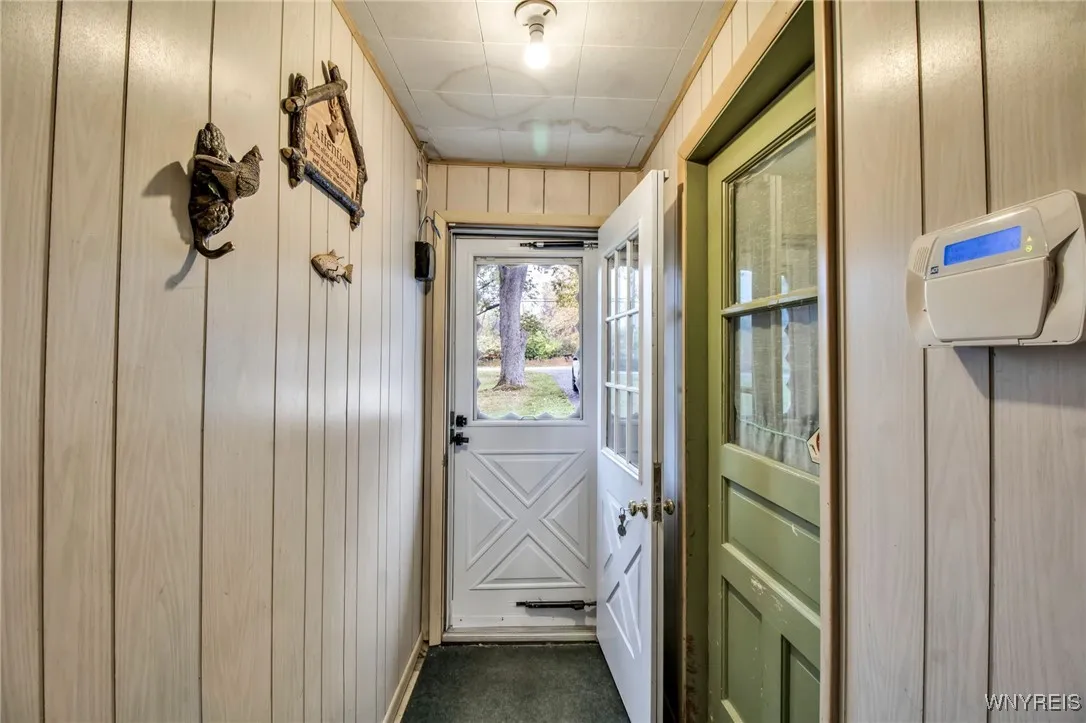 4100 Gunnville Road, Clarence, New York 14031, Clarence, New York 14031, 3 Bedrooms Bedrooms, 5 Rooms Rooms,1 BathroomBathrooms,Residential,For Sale,4100 Gunnville Road, Clarence, New York 14031,0,B1640991