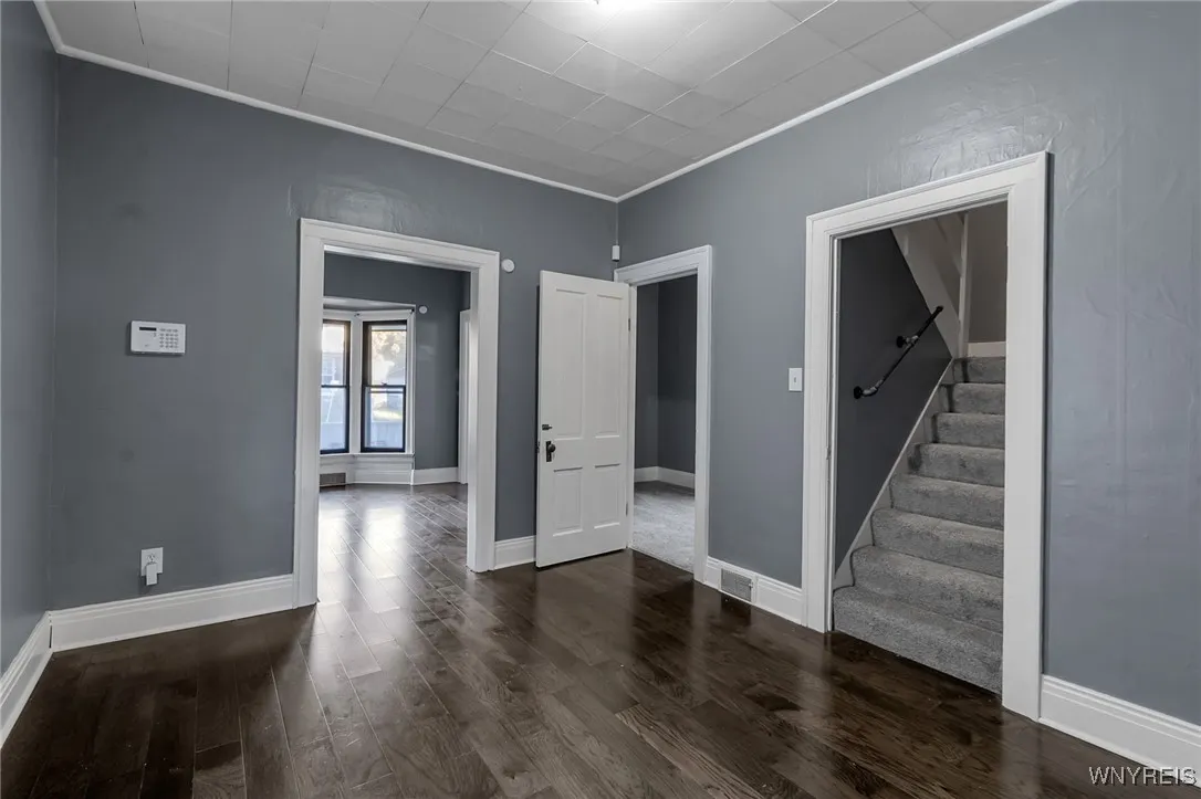 19 Royal Avenue, Buffalo, New York 14207, Buffalo, New York 14207, 4 Bedrooms Bedrooms, 8 Rooms Rooms,1 BathroomBathrooms,Residential,For Sale,19 Royal Avenue, Buffalo, New York 14207,0,B1640748
