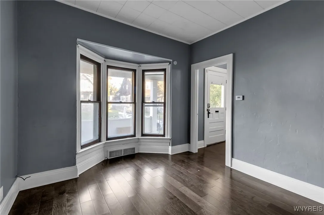 19 Royal Avenue, Buffalo, New York 14207, Buffalo, New York 14207, 4 Bedrooms Bedrooms, 8 Rooms Rooms,1 BathroomBathrooms,Residential,For Sale,19 Royal Avenue, Buffalo, New York 14207,0,B1640748