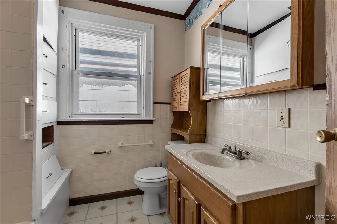 90 Greenwood Place, Buffalo, New York 14213, Buffalo, New York 14213, 3 Bedrooms Bedrooms, 6 Rooms Rooms,1 BathroomBathrooms,Residential,For Sale,90 Greenwood Place, Buffalo, New York 14213,0,B1639906