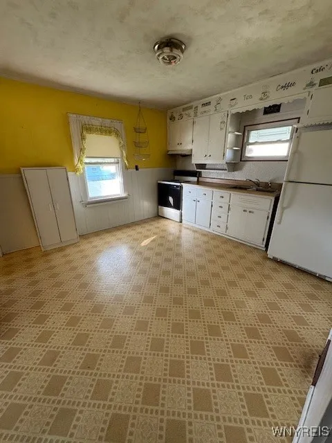 2951 North Avenue, Niagara Falls, New York 14305, Niagara Falls, New York 14305, 3 Bedrooms Bedrooms, 7 Rooms Rooms,1 BathroomBathrooms,Residential,Closed,2951 North Avenue, Niagara Falls, New York 14305,0,B1640776