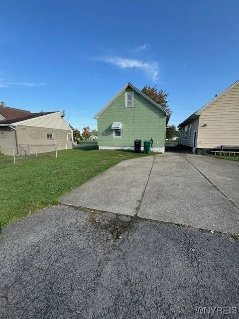 2951 North Avenue, Niagara Falls, New York 14305, Niagara Falls, New York 14305, 3 Bedrooms Bedrooms, 7 Rooms Rooms,1 BathroomBathrooms,Residential,Closed,2951 North Avenue, Niagara Falls, New York 14305,0,B1640776