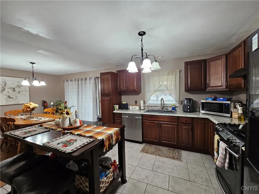 516 Woodburne Drive, Utica, New York 13502, Utica, New York 13502, 3 Bedrooms Bedrooms, 7 Rooms Rooms,2 BathroomsBathrooms,Residential,For Sale,516 Woodburne Drive, Utica, New York 13502,0,S1641045