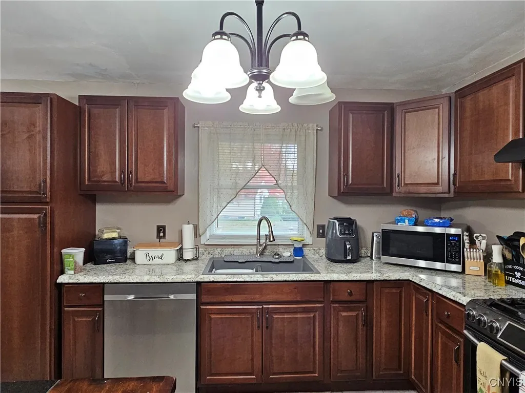 516 Woodburne Drive, Utica, New York 13502, Utica, New York 13502, 3 Bedrooms Bedrooms, 7 Rooms Rooms,2 BathroomsBathrooms,Residential,For Sale,516 Woodburne Drive, Utica, New York 13502,0,S1641045