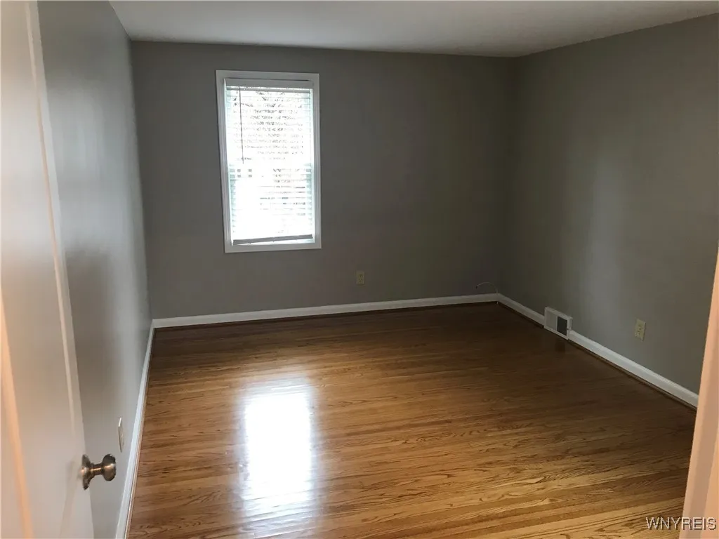 88 Royal Parkway East 1, Amherst, New York 14221, Amherst, New York 14221, 2 Bedrooms Bedrooms, 8 Rooms Rooms,1 BathroomBathrooms,Residential Lease,For Rent,88 Royal Parkway East 1, Amherst, New York 14221,0,B1641046