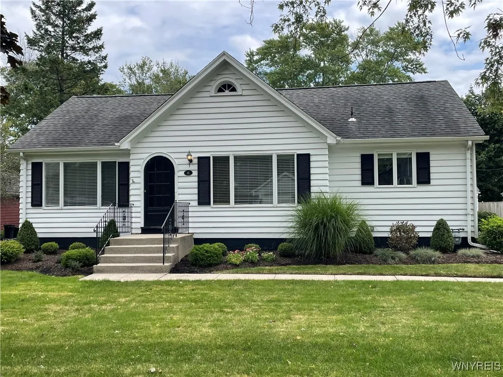 88 Royal Parkway East 1, Amherst, New York 14221, Amherst, New York 14221, 2 Bedrooms Bedrooms, 8 Rooms Rooms,1 BathroomBathrooms,Residential Lease,For Rent,88 Royal Parkway East 1, Amherst, New York 14221,0,B1641046