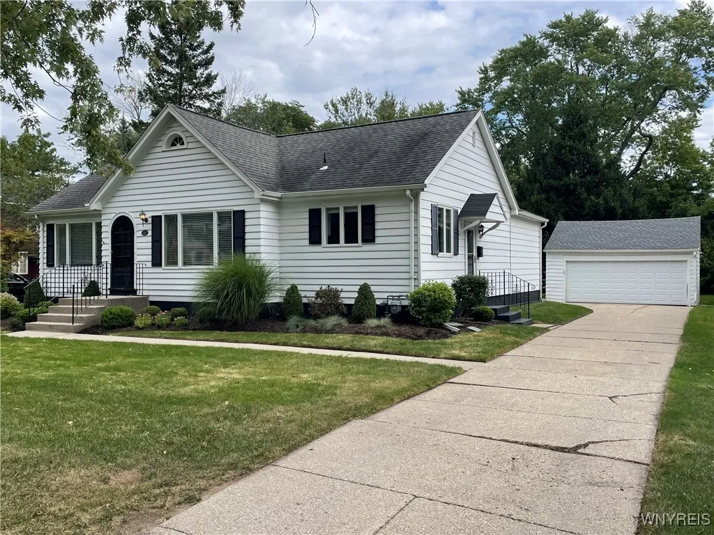 88 Royal Parkway East 1, Amherst, New York 14221, Amherst, New York 14221, 2 Bedrooms Bedrooms, 8 Rooms Rooms,1 BathroomBathrooms,Residential Lease,For Rent,88 Royal Parkway East 1, Amherst, New York 14221,0,B1641046