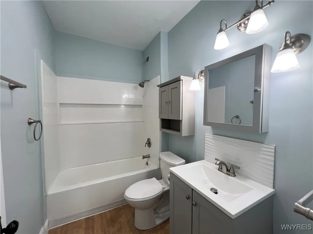 Upper Bathroom