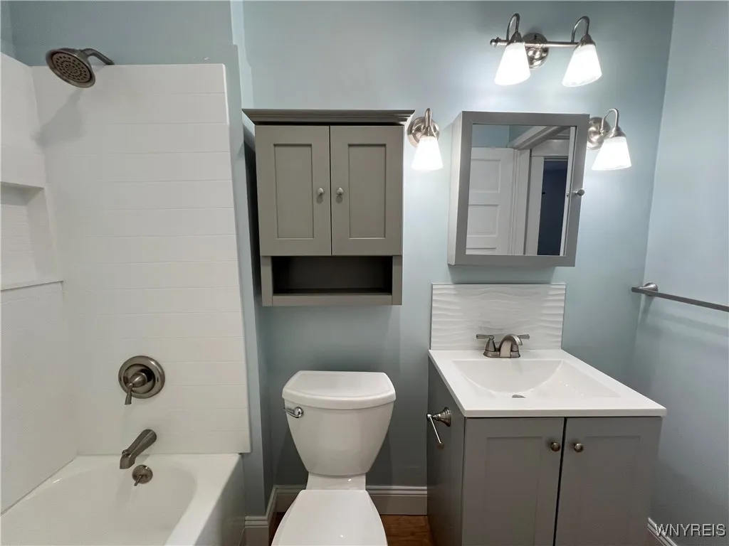 Upper Bathroom