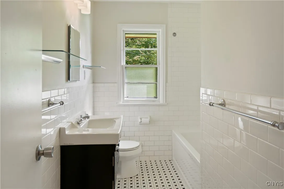 119 Fairfield Street, Manlius, New York 13066, Manlius, New York 13066, 3 Bedrooms Bedrooms, 7 Rooms Rooms,2 BathroomsBathrooms,Residential,Closed,119 Fairfield Street, Manlius, New York 13066,0,S1640575