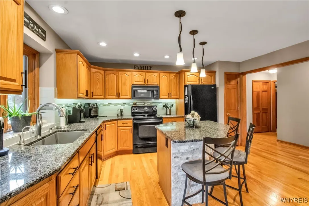 791 Girdle Road, Aurora, New York 14052, Elma, New York 14052, 4 Bedrooms Bedrooms, 9 Rooms Rooms,2 BathroomsBathrooms,Residential,Closed,791 Girdle Road, Aurora, New York 14052,0,B1640849