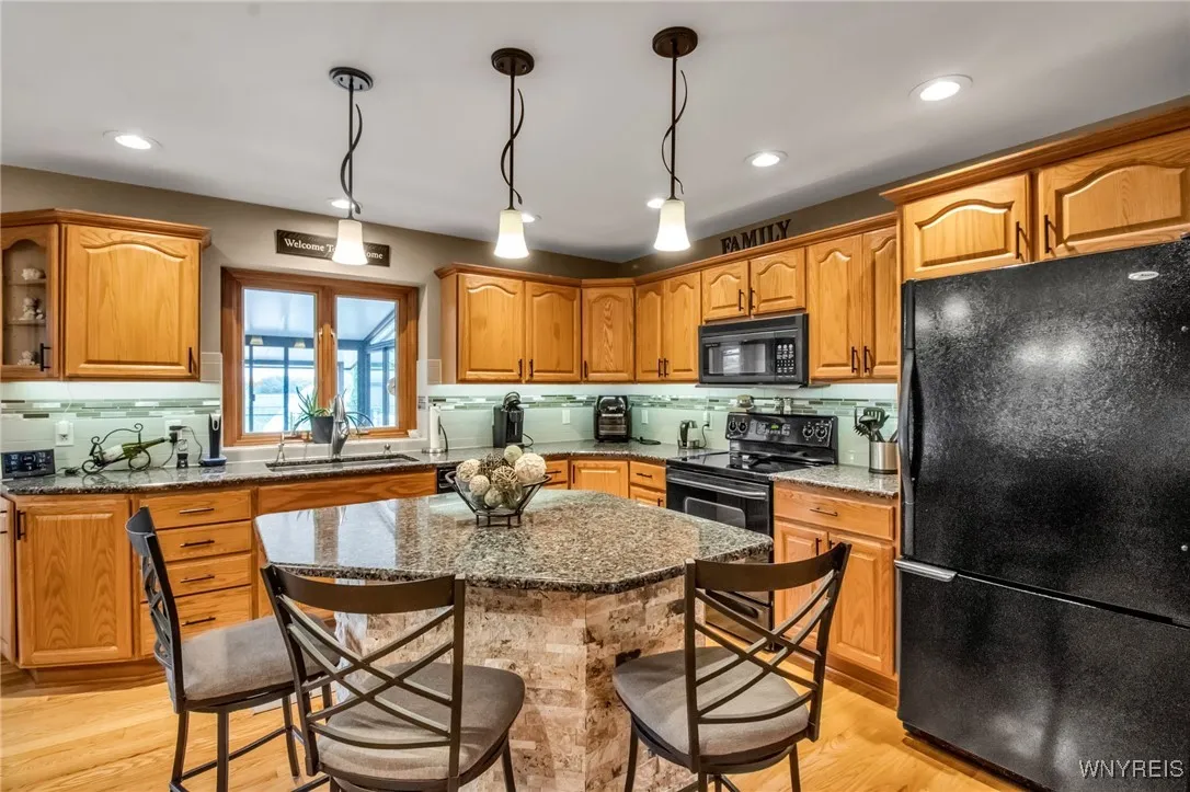 791 Girdle Road, Aurora, New York 14052, Elma, New York 14052, 4 Bedrooms Bedrooms, 9 Rooms Rooms,2 BathroomsBathrooms,Residential,Closed,791 Girdle Road, Aurora, New York 14052,0,B1640849