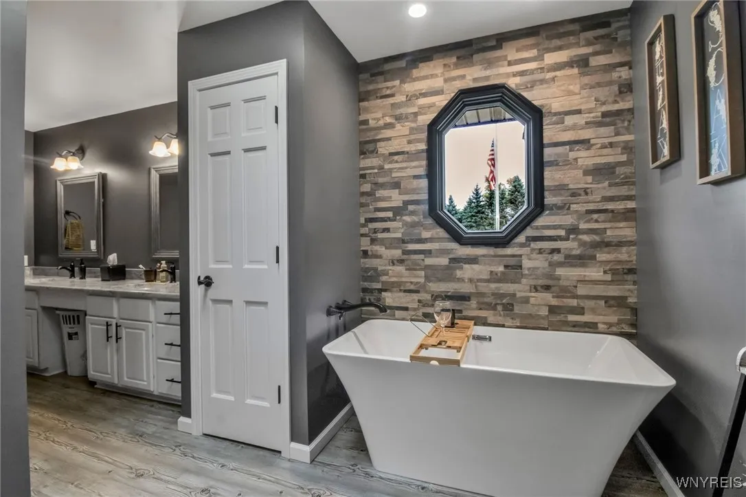 791 Girdle Road, Aurora, New York 14052, Elma, New York 14052, 4 Bedrooms Bedrooms, 9 Rooms Rooms,2 BathroomsBathrooms,Residential,Closed,791 Girdle Road, Aurora, New York 14052,0,B1640849