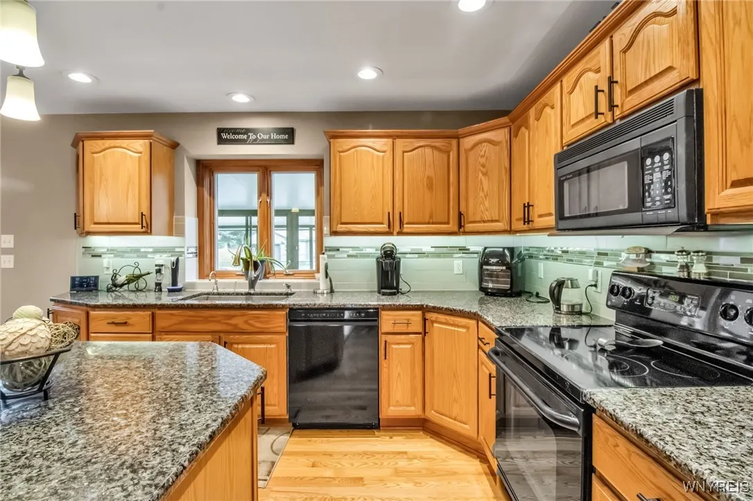 791 Girdle Road, Aurora, New York 14052, Elma, New York 14052, 4 Bedrooms Bedrooms, 9 Rooms Rooms,2 BathroomsBathrooms,Residential,Closed,791 Girdle Road, Aurora, New York 14052,0,B1640849