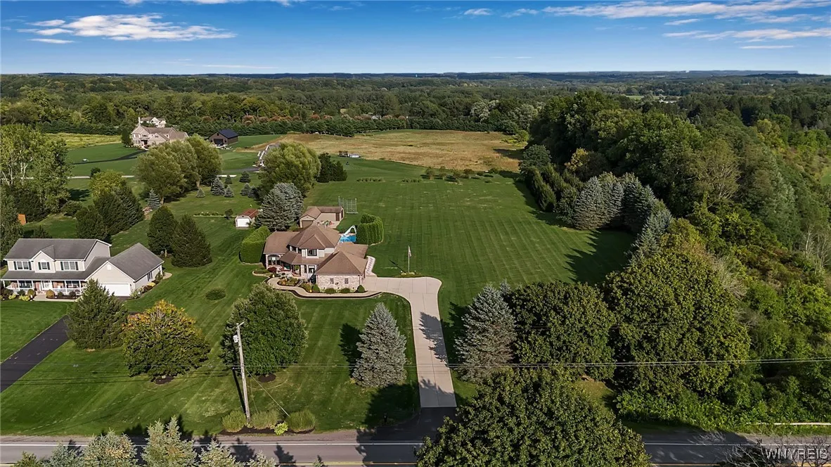 791 Girdle Road, Aurora, New York 14052, Elma, New York 14052, 4 Bedrooms Bedrooms, 9 Rooms Rooms,2 BathroomsBathrooms,Residential,Closed,791 Girdle Road, Aurora, New York 14052,0,B1640849