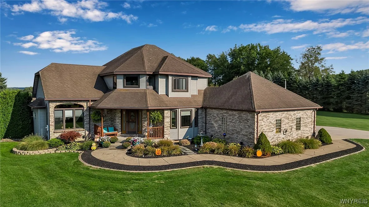 791 Girdle Road, Aurora, New York 14052, Elma, New York 14052, 4 Bedrooms Bedrooms, 9 Rooms Rooms,2 BathroomsBathrooms,Residential,Closed,791 Girdle Road, Aurora, New York 14052,0,B1640849