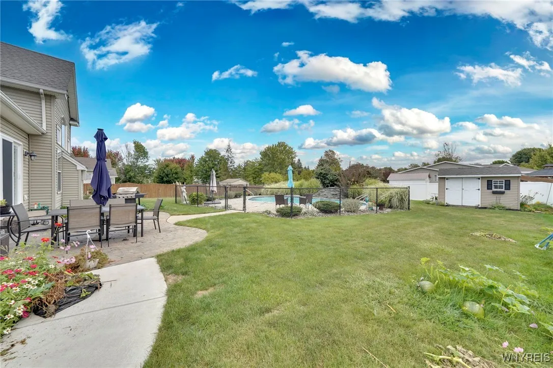 Beautiful, fully-fenced yard.