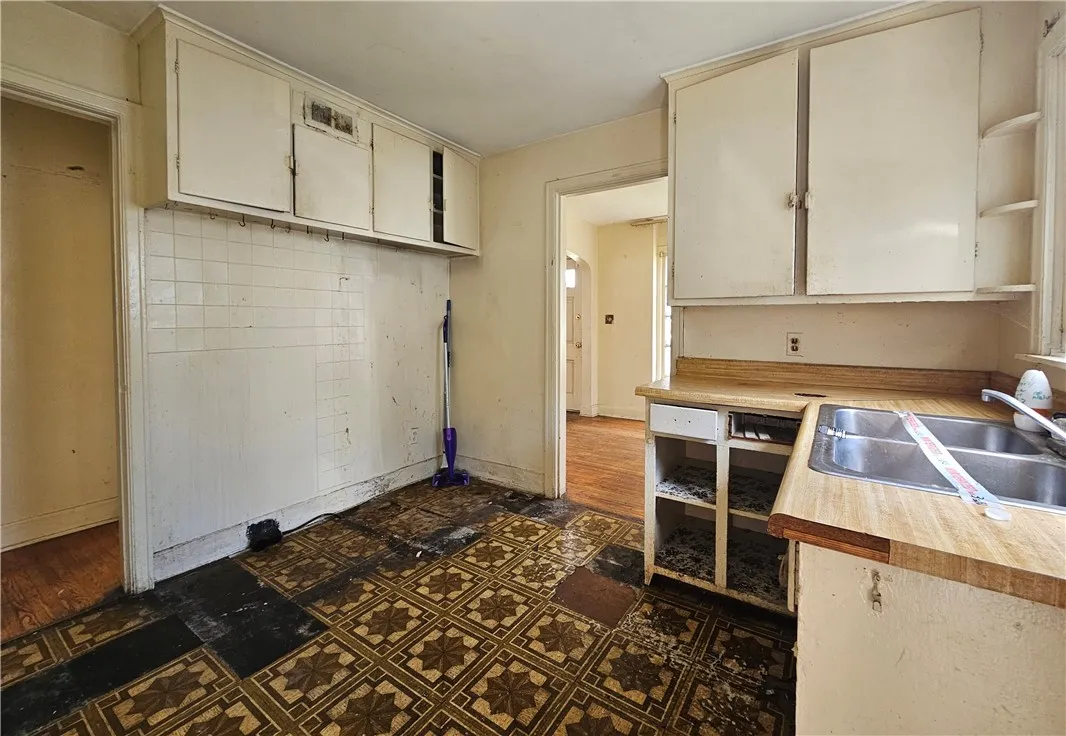 609 Decker Avenue, Elmira City, New York 14904, Elmira City, New York 14904, 2 Bedrooms Bedrooms, 5 Rooms Rooms,1 BathroomBathrooms,Residential,For Sale,609 Decker Avenue, Elmira City, New York 14904,0,R1641188