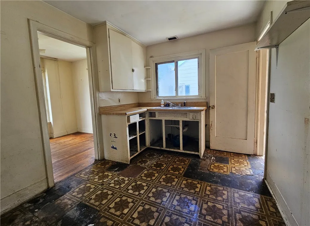 609 Decker Avenue, Elmira City, New York 14904, Elmira City, New York 14904, 2 Bedrooms Bedrooms, 5 Rooms Rooms,1 BathroomBathrooms,Residential,For Sale,609 Decker Avenue, Elmira City, New York 14904,0,R1641188