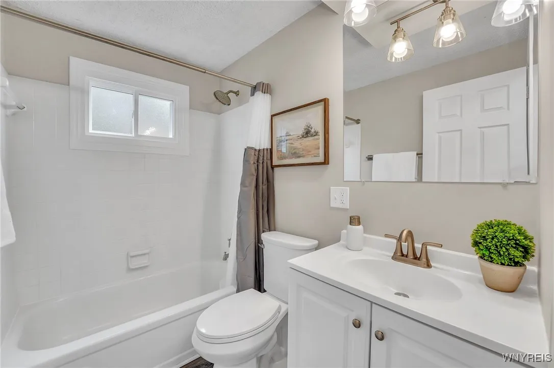 261 Ehinger Drive, West Seneca, New York 14224, West Seneca, New York 14224, 3 Bedrooms Bedrooms, 5 Rooms Rooms,2 BathroomsBathrooms,Residential,Closed,261 Ehinger Drive, West Seneca, New York 14224,0,B1639733