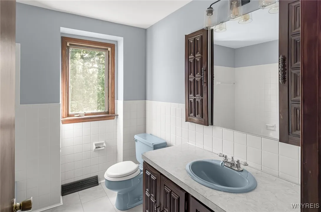 199 Willowgrove S, Tonawanda, New York 14150, Tonawanda, New York 14150, 4 Bedrooms Bedrooms, 9 Rooms Rooms,2 BathroomsBathrooms,Residential,For Sale,199 Willowgrove S, Tonawanda, New York 14150,0,B1640798