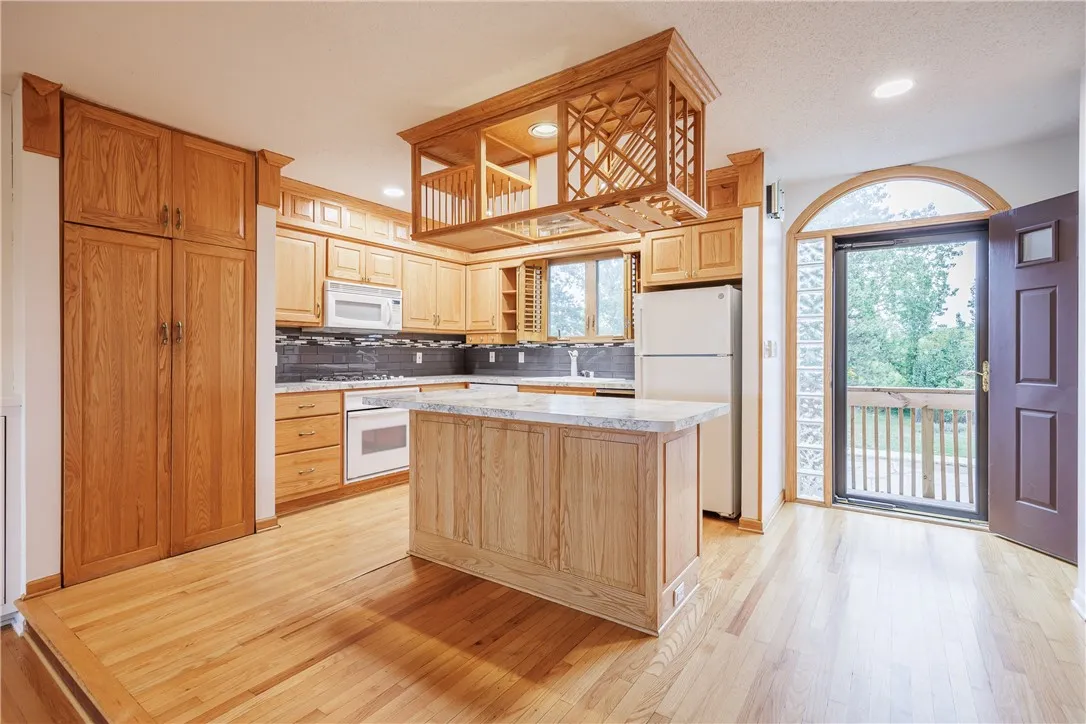 398 Lakefront Boulevard, Buffalo, New York 14202, Buffalo, New York 14202, 2 Bedrooms Bedrooms, 6 Rooms Rooms,2 BathroomsBathrooms,Residential,For Sale,398 Lakefront Boulevard, Buffalo, New York 14202,0,R1638710