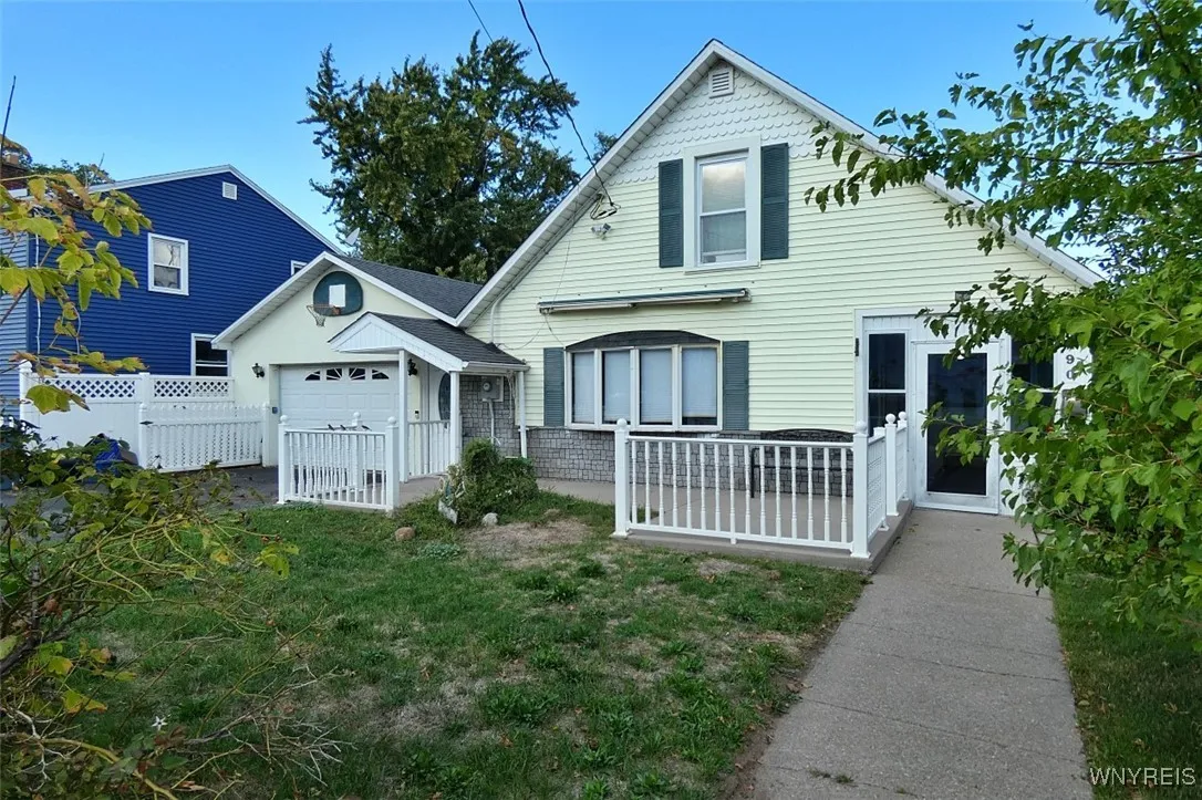 490 Ridge St, Lewiston, New York 14092, Lewiston, New York 14092, 3 Bedrooms Bedrooms, 7 Rooms Rooms,2 BathroomsBathrooms,Residential,For Sale,490 Ridge St, Lewiston, New York 14092,0,B1641311