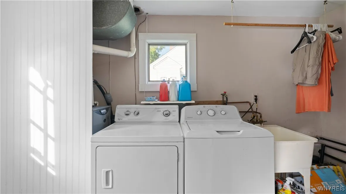 89 East Center Road, West Seneca, New York 14224, West Seneca, New York 14224, 3 Bedrooms Bedrooms, 6 Rooms Rooms,1 BathroomBathrooms,Residential,Closed,89 East Center Road, West Seneca, New York 14224,0,B1640466