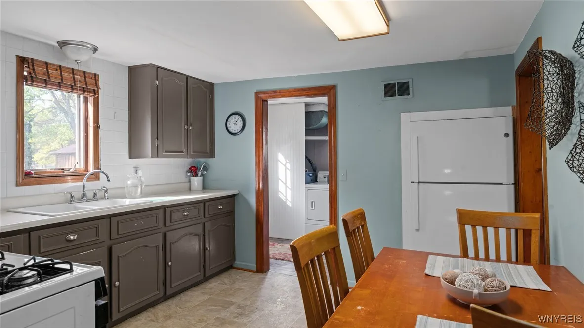 89 East Center Road, West Seneca, New York 14224, West Seneca, New York 14224, 3 Bedrooms Bedrooms, 6 Rooms Rooms,1 BathroomBathrooms,Residential,Closed,89 East Center Road, West Seneca, New York 14224,0,B1640466