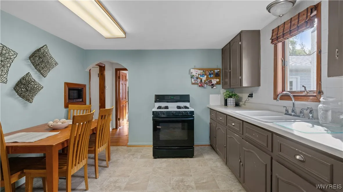 89 East Center Road, West Seneca, New York 14224, West Seneca, New York 14224, 3 Bedrooms Bedrooms, 6 Rooms Rooms,1 BathroomBathrooms,Residential,Closed,89 East Center Road, West Seneca, New York 14224,0,B1640466