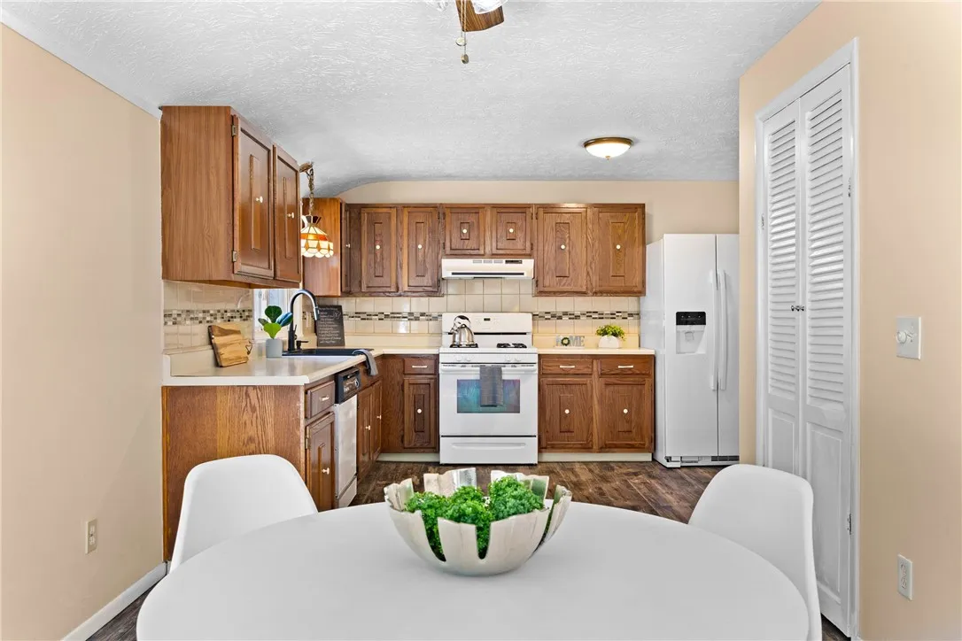 175 Hildegarde Road, Greece, New York 14626, Greece, New York 14626, 3 Bedrooms Bedrooms, 5 Rooms Rooms,2 BathroomsBathrooms,Residential,For Sale,175 Hildegarde Road, Greece, New York 14626,0,R1641041