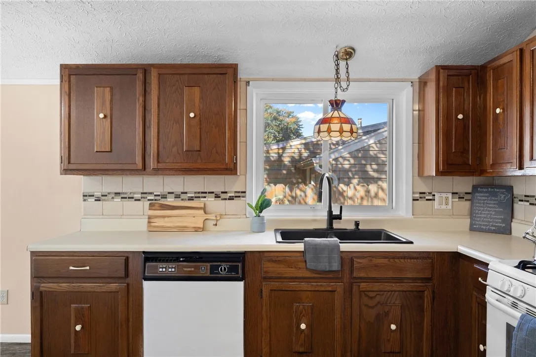 175 Hildegarde Road, Greece, New York 14626, Greece, New York 14626, 3 Bedrooms Bedrooms, 5 Rooms Rooms,2 BathroomsBathrooms,Residential,For Sale,175 Hildegarde Road, Greece, New York 14626,0,R1641041