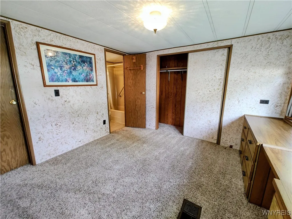 6 Marseille Avenue, West Seneca, New York 14224, West Seneca, New York 14224, 2 Bedrooms Bedrooms, 6 Rooms Rooms,2 BathroomsBathrooms,Residential,Closed,6 Marseille Avenue, West Seneca, New York 14224,0,B1640879