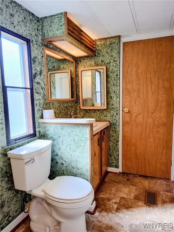 6 Marseille Avenue, West Seneca, New York 14224, West Seneca, New York 14224, 2 Bedrooms Bedrooms, 6 Rooms Rooms,2 BathroomsBathrooms,Residential,Closed,6 Marseille Avenue, West Seneca, New York 14224,0,B1640879