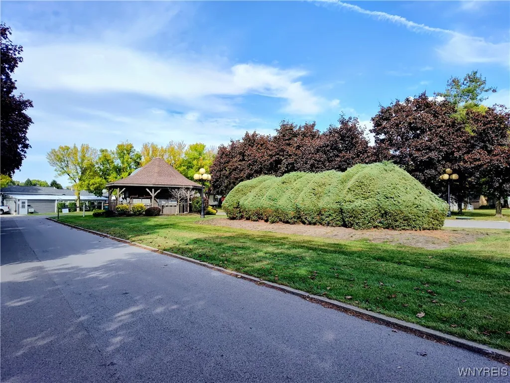 6 Marseille Avenue, West Seneca, New York 14224, West Seneca, New York 14224, 2 Bedrooms Bedrooms, 6 Rooms Rooms,2 BathroomsBathrooms,Residential,Closed,6 Marseille Avenue, West Seneca, New York 14224,0,B1640879
