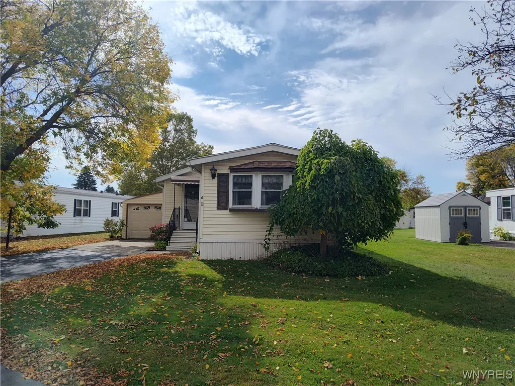 6 Marseille Avenue, West Seneca, New York 14224, West Seneca, New York 14224, 2 Bedrooms Bedrooms, 6 Rooms Rooms,2 BathroomsBathrooms,Residential,Closed,6 Marseille Avenue, West Seneca, New York 14224,0,B1640879