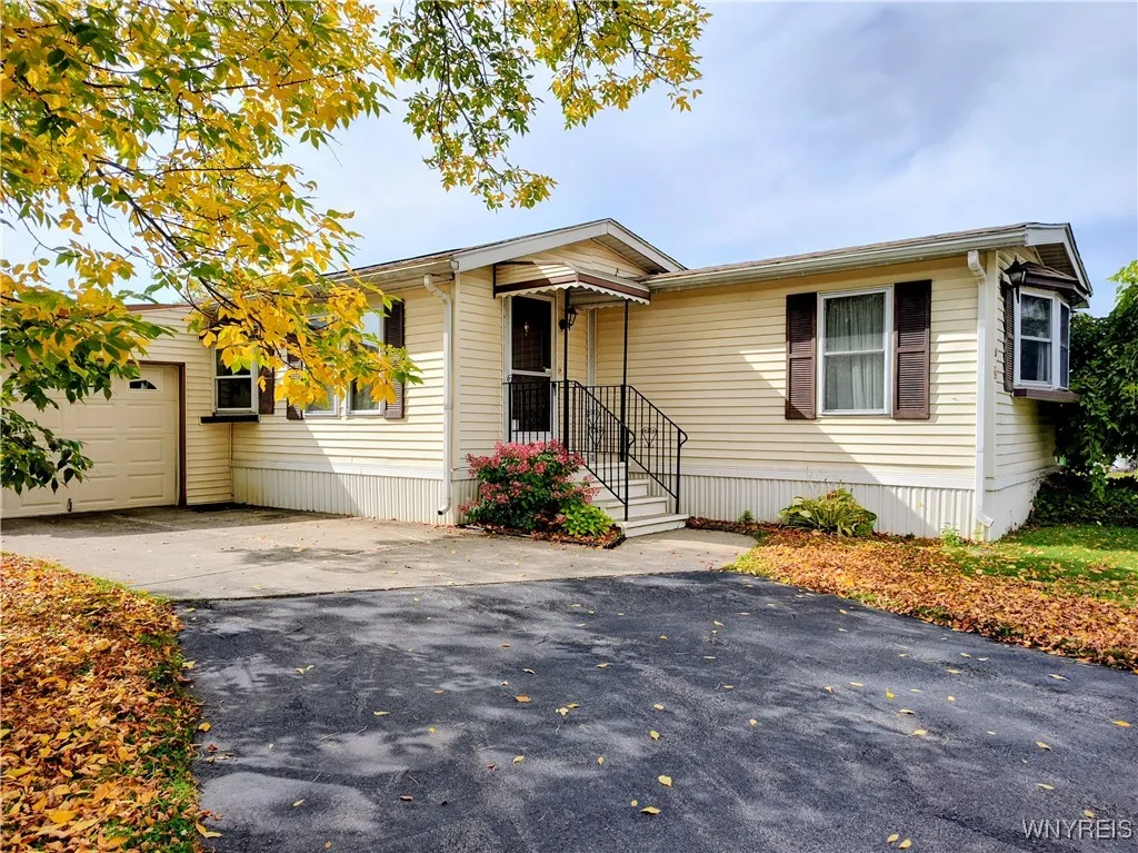 6 Marseille Avenue, West Seneca, New York 14224, West Seneca, New York 14224, 2 Bedrooms Bedrooms, 6 Rooms Rooms,2 BathroomsBathrooms,Residential,Closed,6 Marseille Avenue, West Seneca, New York 14224,0,B1640879