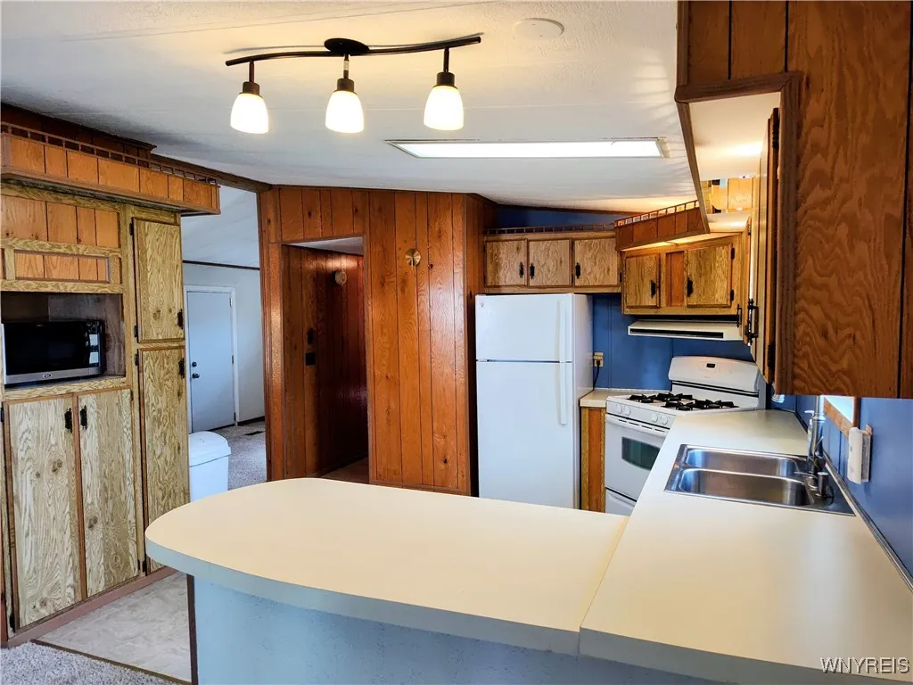 6 Marseille Avenue, West Seneca, New York 14224, West Seneca, New York 14224, 2 Bedrooms Bedrooms, 6 Rooms Rooms,2 BathroomsBathrooms,Residential,Closed,6 Marseille Avenue, West Seneca, New York 14224,0,B1640879