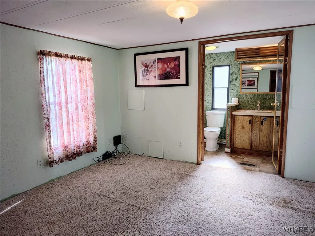 6 Marseille Avenue, West Seneca, New York 14224, West Seneca, New York 14224, 2 Bedrooms Bedrooms, 6 Rooms Rooms,2 BathroomsBathrooms,Residential,Closed,6 Marseille Avenue, West Seneca, New York 14224,0,B1640879