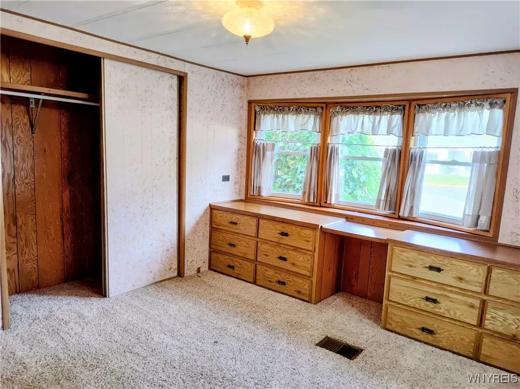 6 Marseille Avenue, West Seneca, New York 14224, West Seneca, New York 14224, 2 Bedrooms Bedrooms, 6 Rooms Rooms,2 BathroomsBathrooms,Residential,Closed,6 Marseille Avenue, West Seneca, New York 14224,0,B1640879