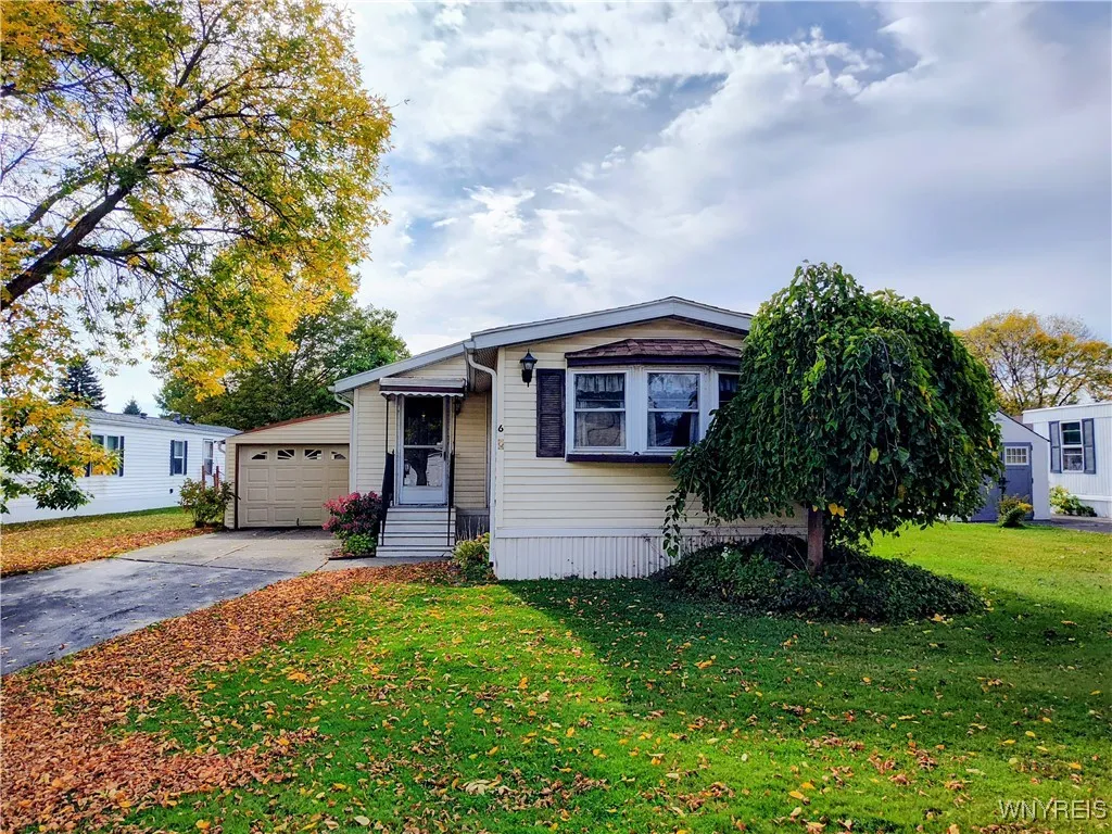 6 Marseille Avenue, West Seneca, New York 14224, West Seneca, New York 14224, 2 Bedrooms Bedrooms, 6 Rooms Rooms,2 BathroomsBathrooms,Residential,Closed,6 Marseille Avenue, West Seneca, New York 14224,0,B1640879