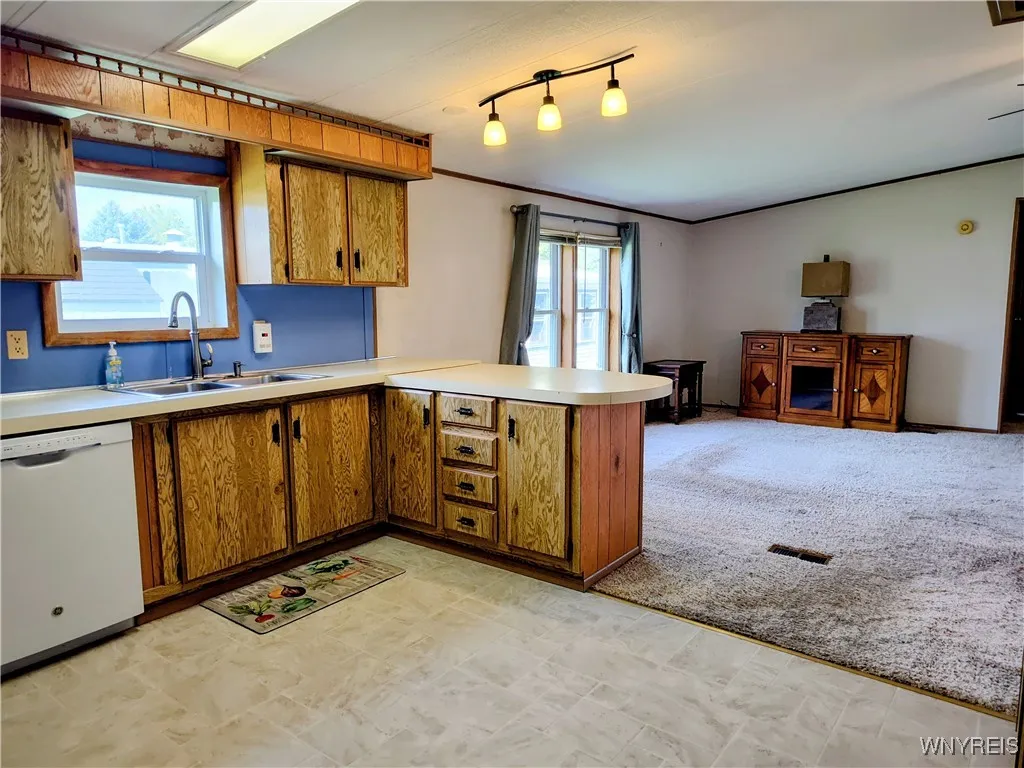 6 Marseille Avenue, West Seneca, New York 14224, West Seneca, New York 14224, 2 Bedrooms Bedrooms, 6 Rooms Rooms,2 BathroomsBathrooms,Residential,Closed,6 Marseille Avenue, West Seneca, New York 14224,0,B1640879