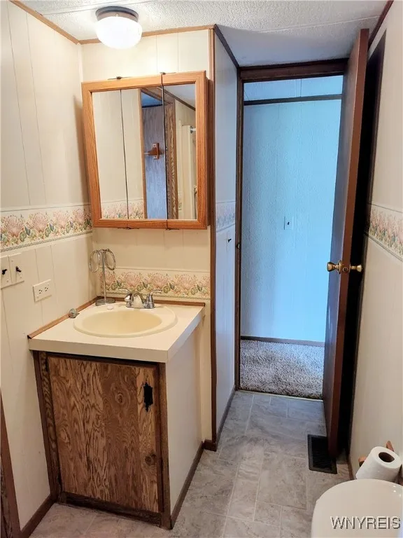 6 Marseille Avenue, West Seneca, New York 14224, West Seneca, New York 14224, 2 Bedrooms Bedrooms, 6 Rooms Rooms,2 BathroomsBathrooms,Residential,Closed,6 Marseille Avenue, West Seneca, New York 14224,0,B1640879