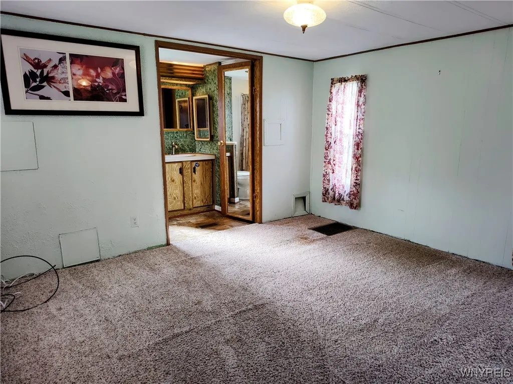 6 Marseille Avenue, West Seneca, New York 14224, West Seneca, New York 14224, 2 Bedrooms Bedrooms, 6 Rooms Rooms,2 BathroomsBathrooms,Residential,Closed,6 Marseille Avenue, West Seneca, New York 14224,0,B1640879