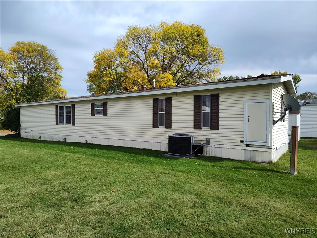 6 Marseille Avenue, West Seneca, New York 14224, West Seneca, New York 14224, 2 Bedrooms Bedrooms, 6 Rooms Rooms,2 BathroomsBathrooms,Residential,Closed,6 Marseille Avenue, West Seneca, New York 14224,0,B1640879