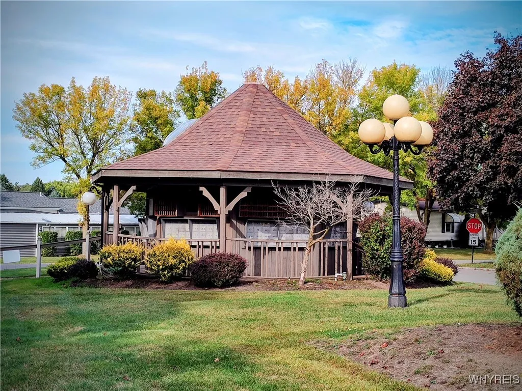 6 Marseille Avenue, West Seneca, New York 14224, West Seneca, New York 14224, 2 Bedrooms Bedrooms, 6 Rooms Rooms,2 BathroomsBathrooms,Residential,Closed,6 Marseille Avenue, West Seneca, New York 14224,0,B1640879