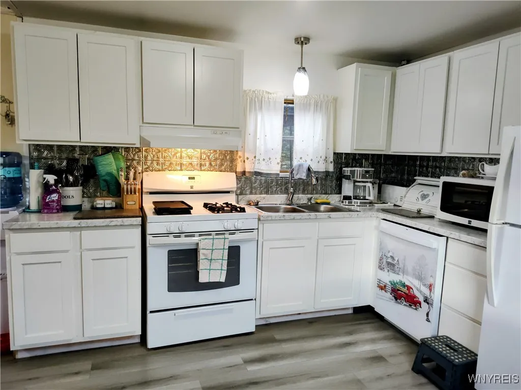 9063 Farnsworth Road, Cuba, New York 14727, Cuba, New York 14727, 1 Bedroom Bedrooms, 5 Rooms Rooms,1 BathroomBathrooms,Residential,For Sale,9063 Farnsworth Road, Cuba, New York 14727,0,B1640606