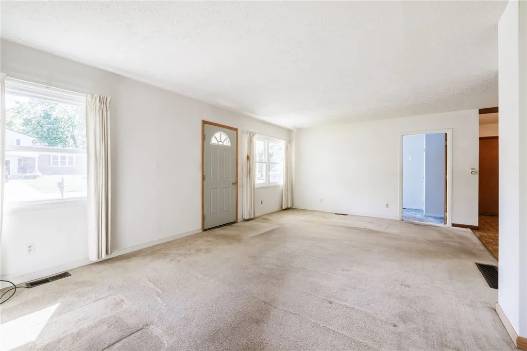 5780 Mountain Ash Drive, Farmington, New York 1442, Farmington, New York 14425, 3 Bedrooms Bedrooms, 5 Rooms Rooms,1 BathroomBathrooms,Residential,Closed,5780 Mountain Ash Drive, Farmington, New York 1442,0,R1640735