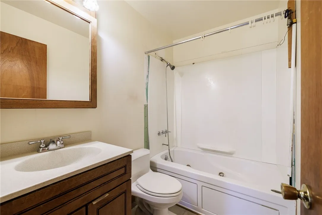 5780 Mountain Ash Drive, Farmington, New York 1442, Farmington, New York 14425, 3 Bedrooms Bedrooms, 5 Rooms Rooms,1 BathroomBathrooms,Residential,Closed,5780 Mountain Ash Drive, Farmington, New York 1442,0,R1640735