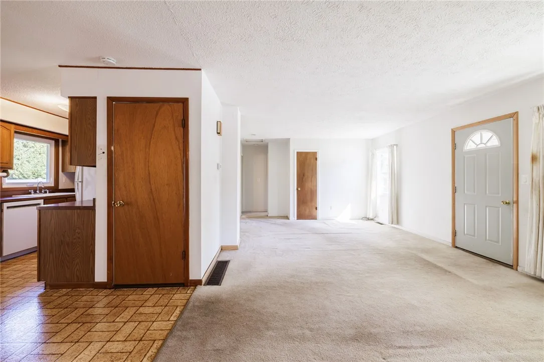 5780 Mountain Ash Drive, Farmington, New York 1442, Farmington, New York 14425, 3 Bedrooms Bedrooms, 5 Rooms Rooms,1 BathroomBathrooms,Residential,Closed,5780 Mountain Ash Drive, Farmington, New York 1442,0,R1640735